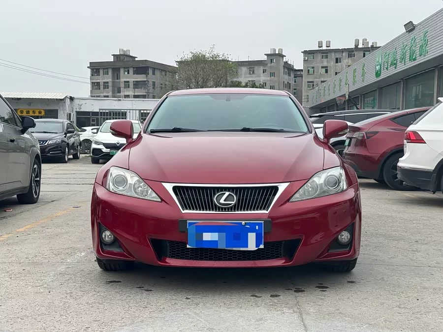 Lexus IS