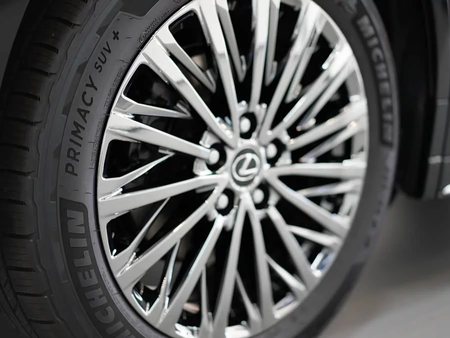 Lexus LM