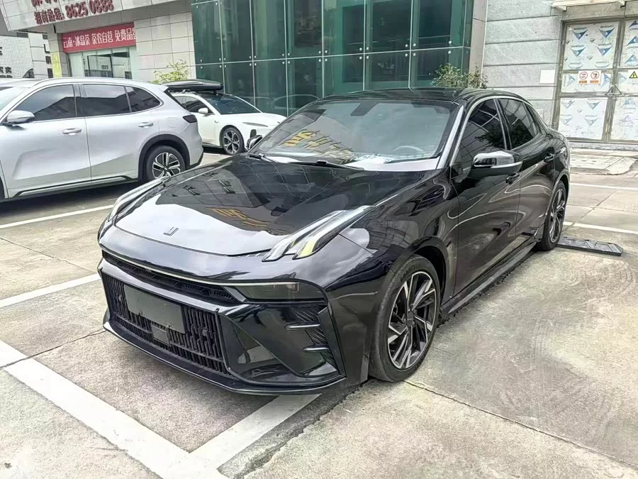 Lynk & Co 03