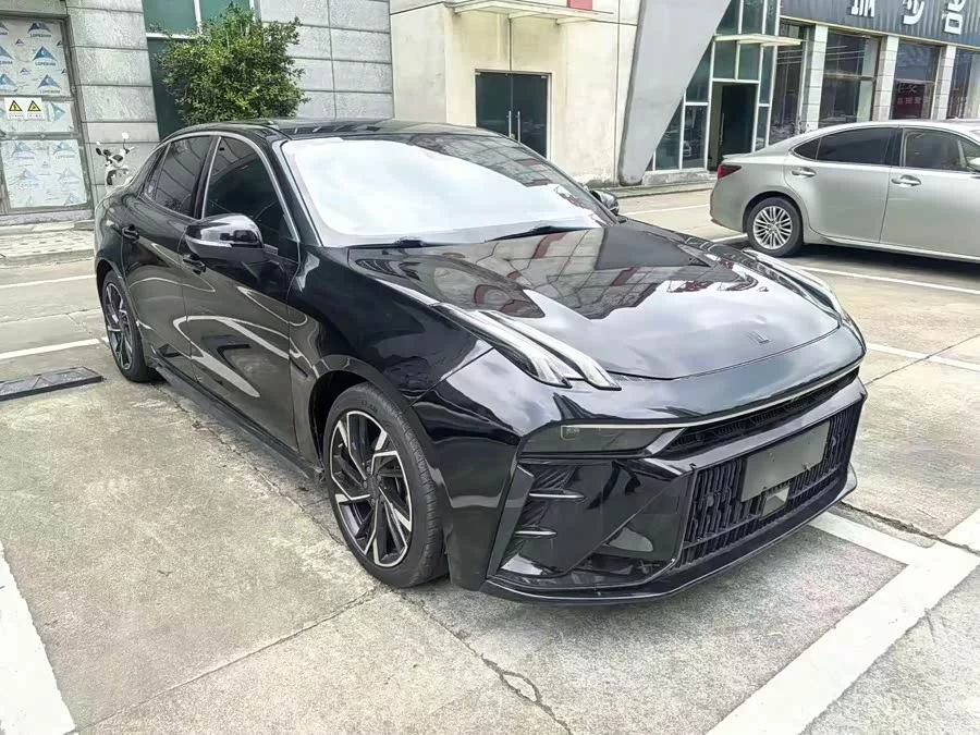 Lynk & Co 03