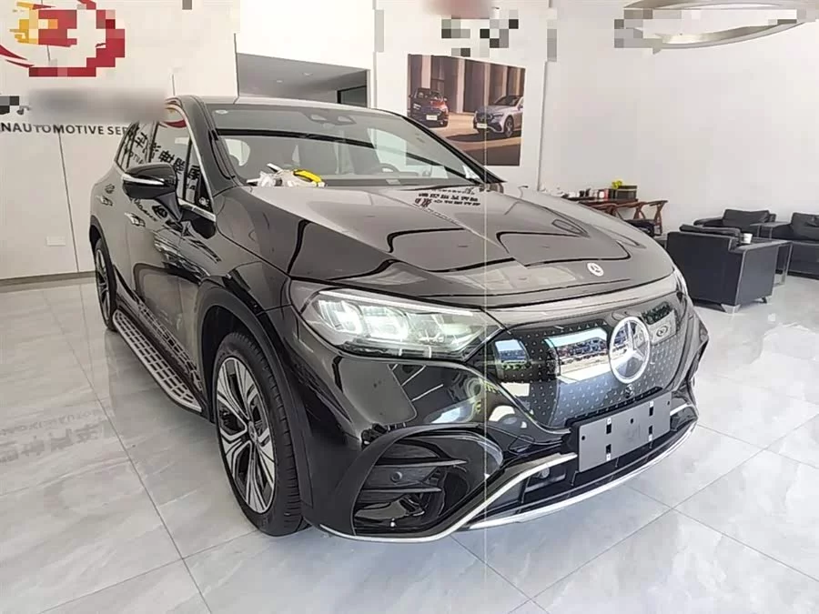 Mercedes Benz EQE SUV