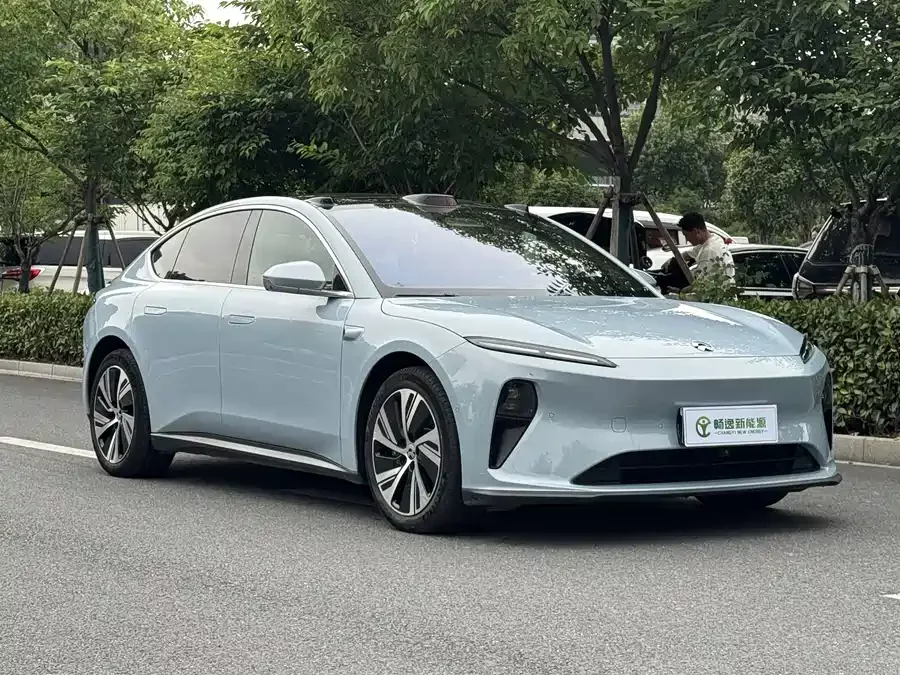NIO ET5