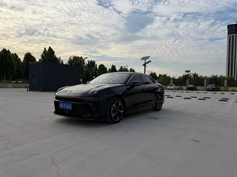 Lynk & Co 03