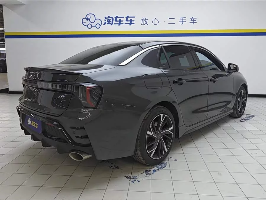Lynk & Co 03