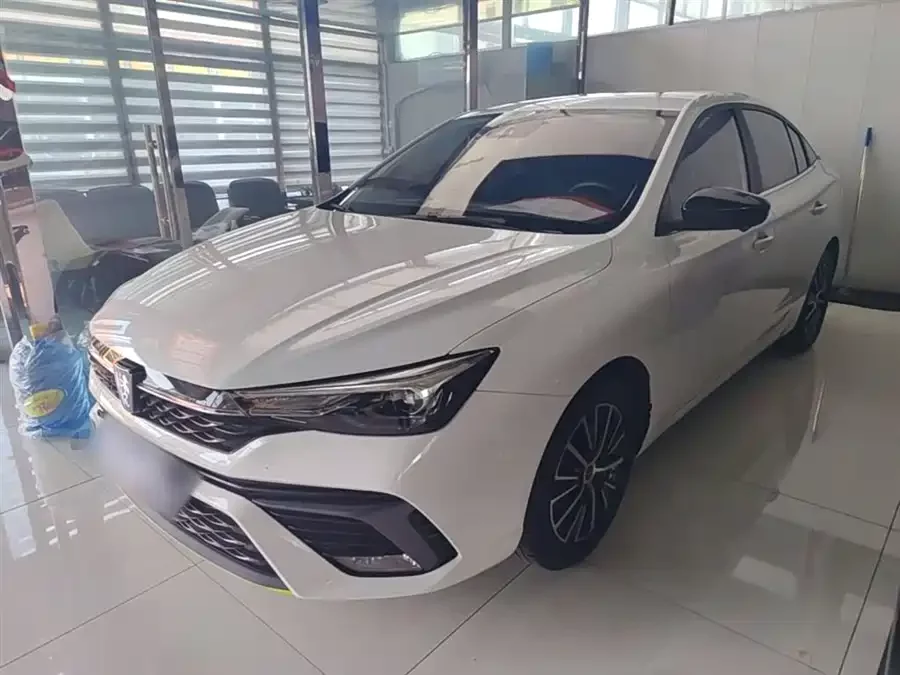 Roewe i5