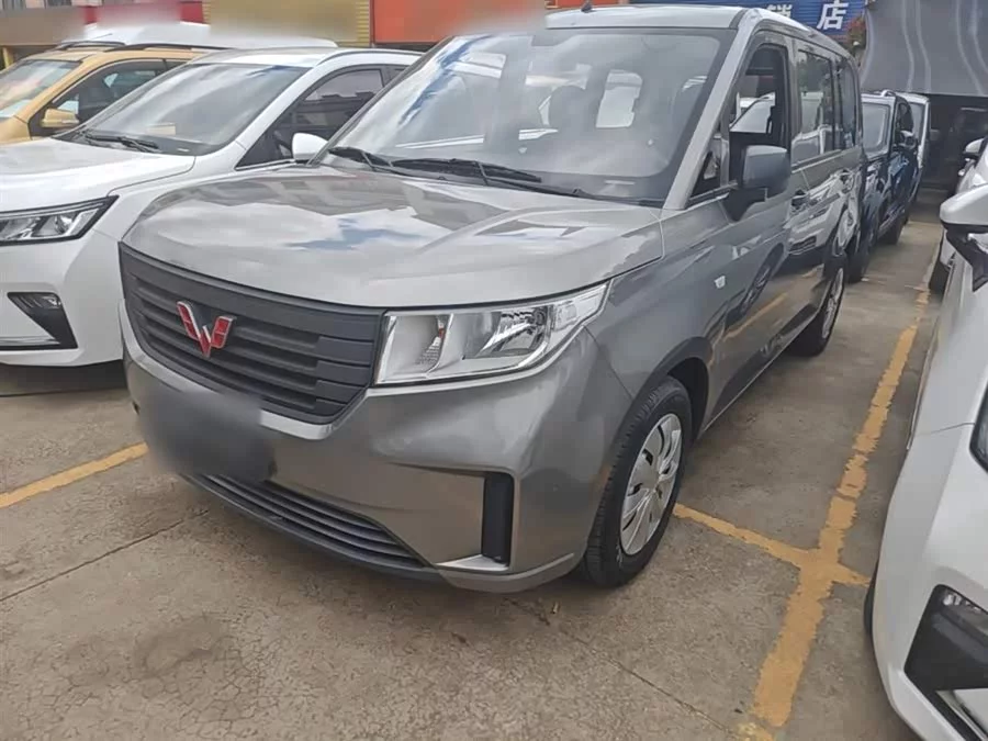Wuling Hongguang PLUS