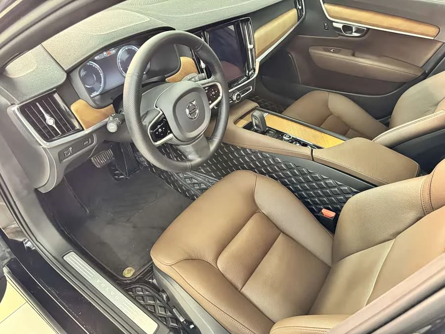 Volvo S90