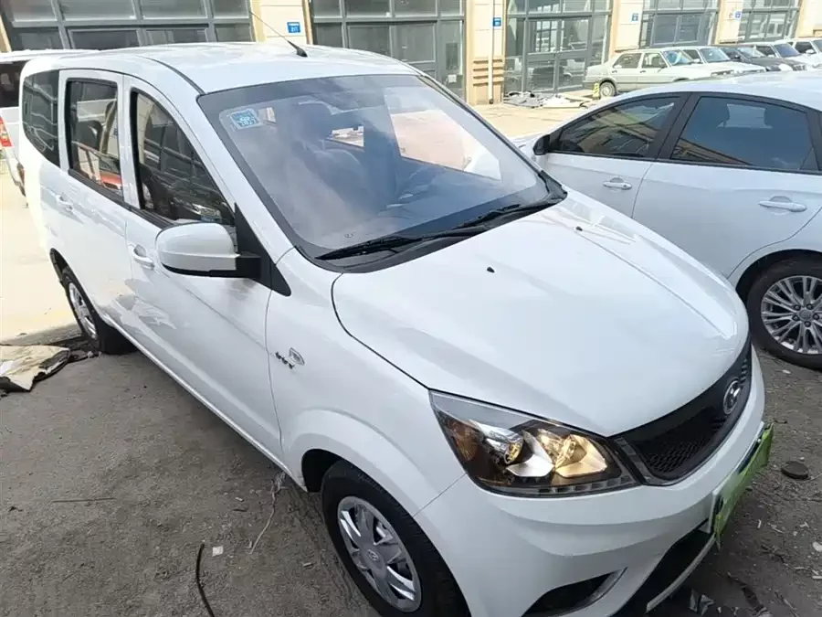 BAIC M50S