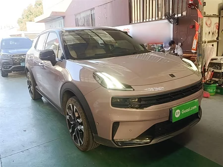 Lynk & Co 06