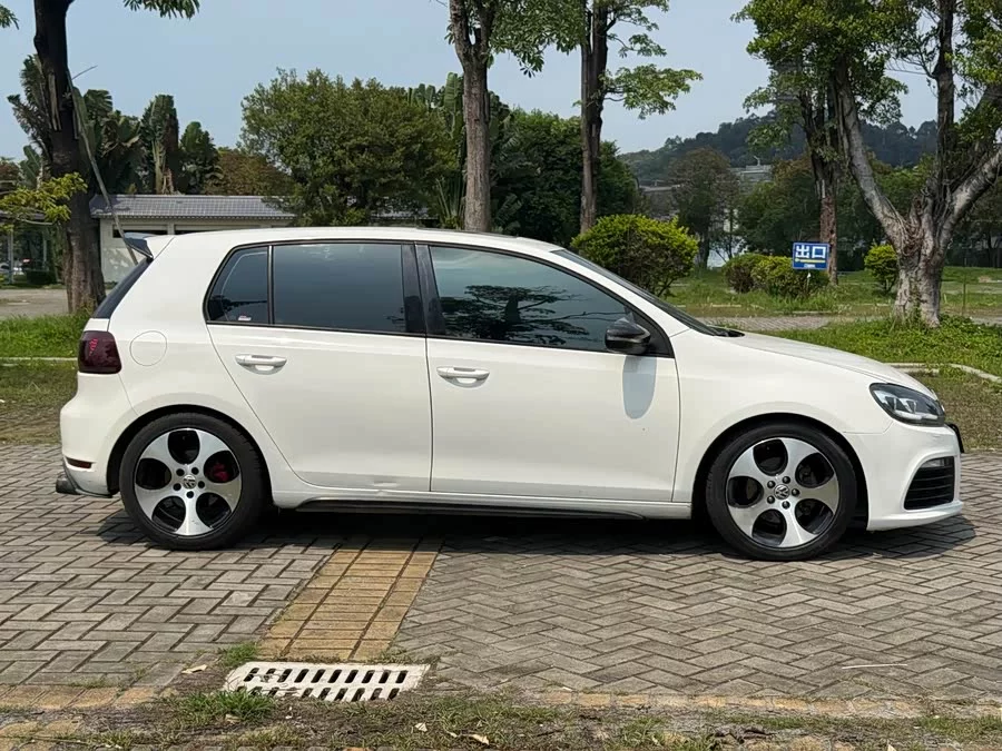 Volkswagen Golf GTI