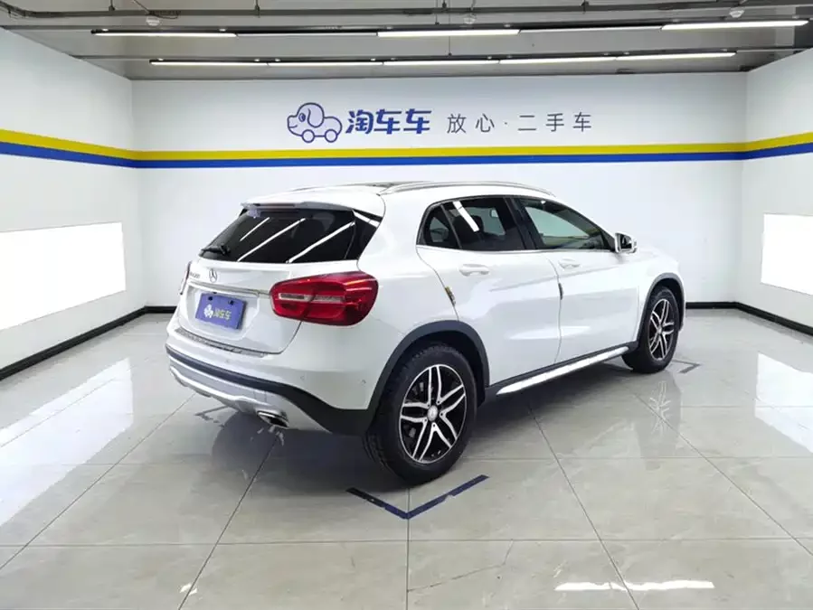 Mercedes Benz GLA