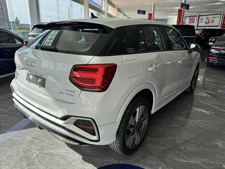 Audi Q2L