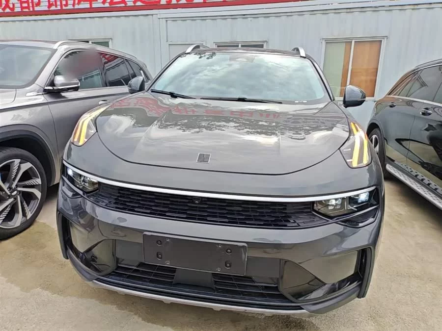 Lynk & Co 01