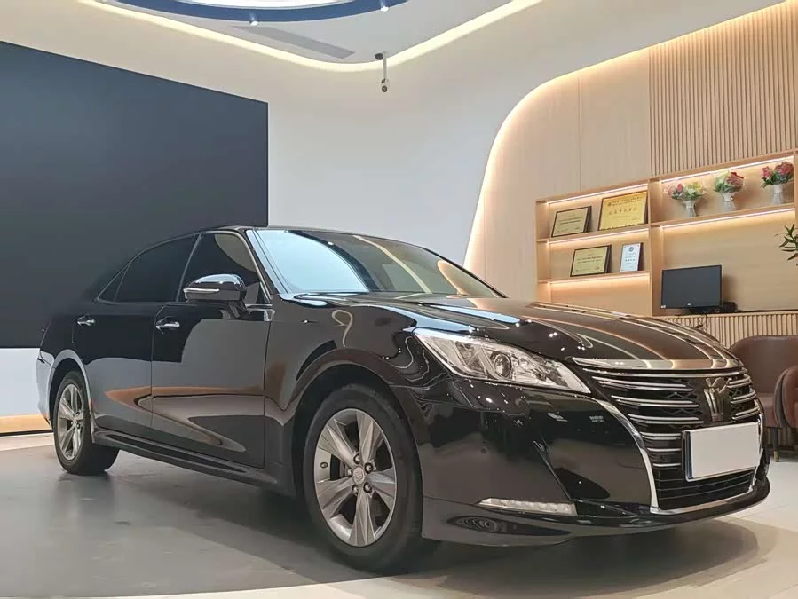 Toyota crown