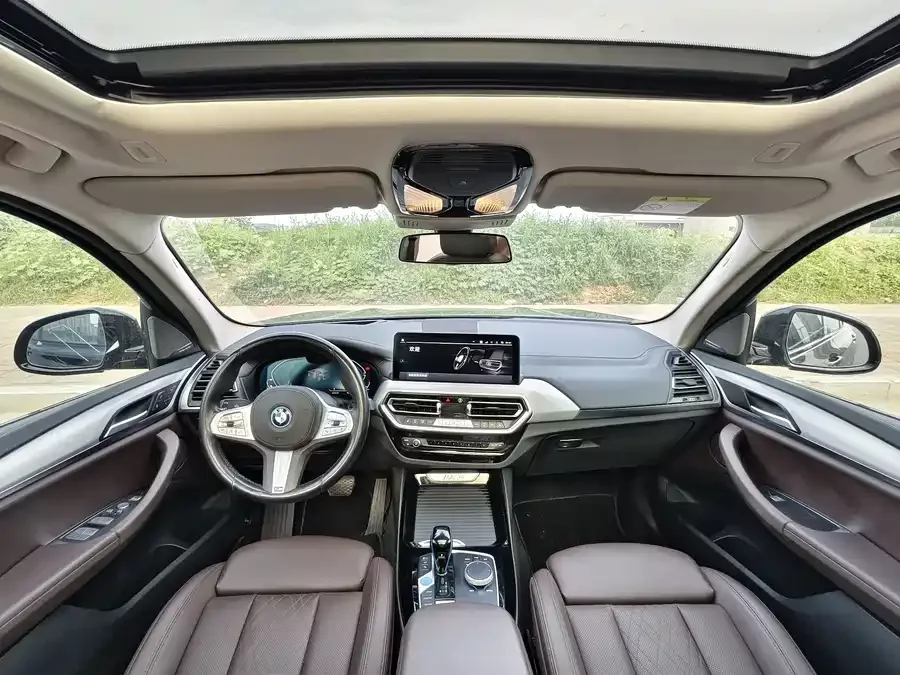 BMW iX3