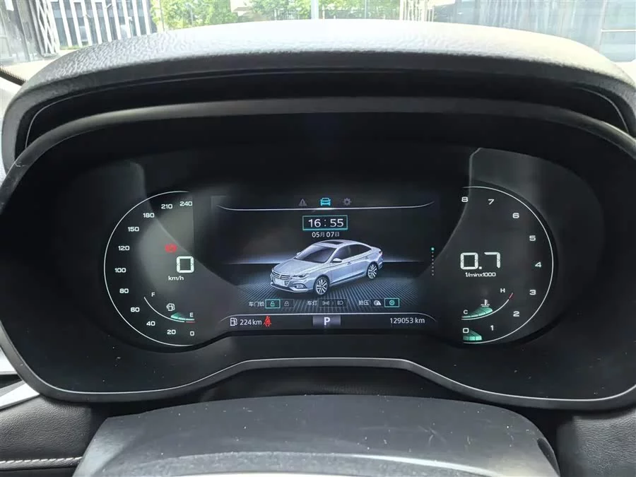 Roewe i5
