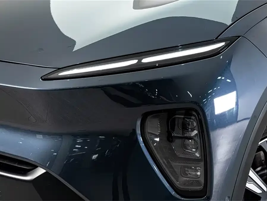 NIO ES8