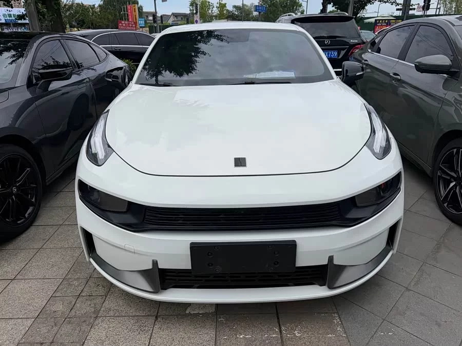 Lynk & Co 03