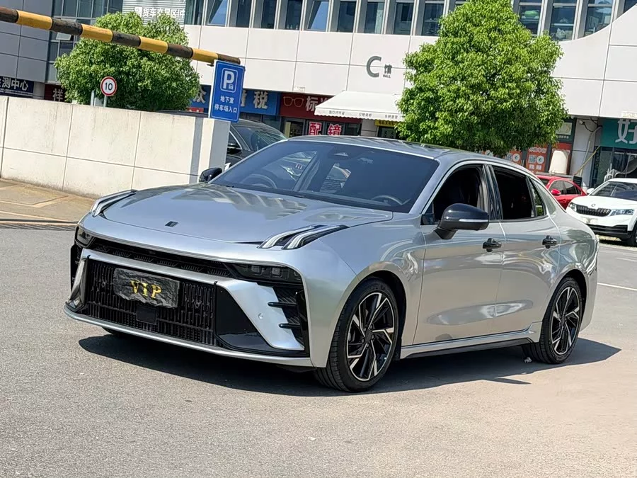 Lynk & Co 03