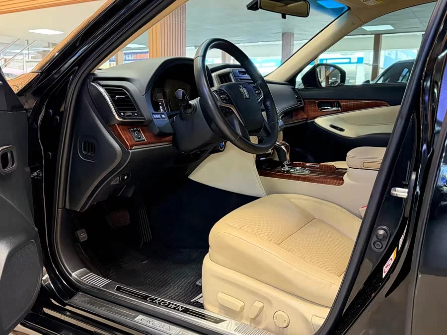 Toyota crown