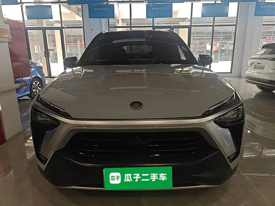 NIO ES8