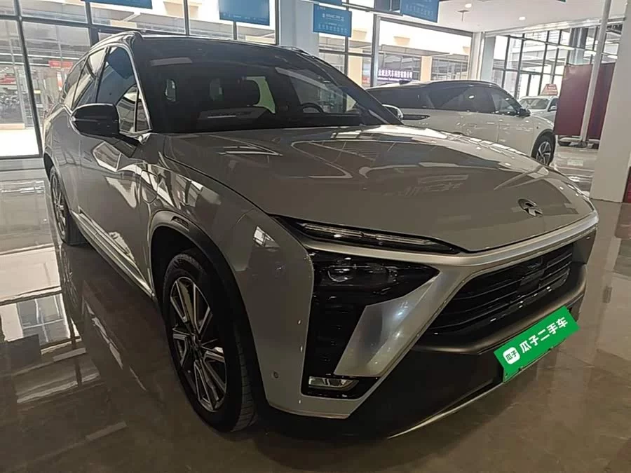 NIO ES8