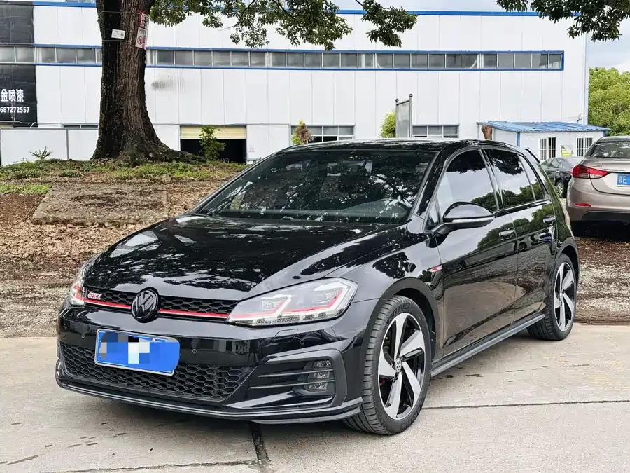 Volkswagen Golf GTI
