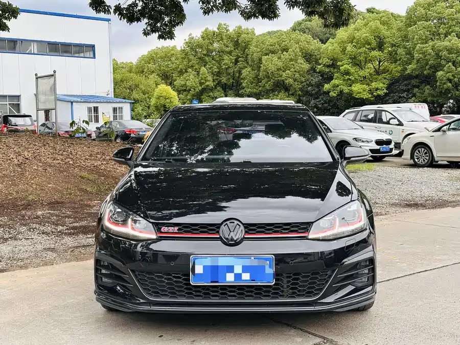 Volkswagen Golf GTI