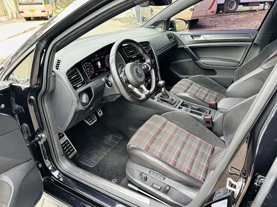 Volkswagen Golf GTI