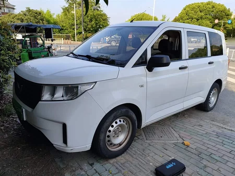 Wuling Hongguang PLUS