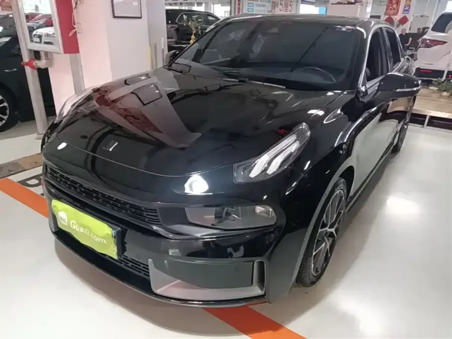 Lynk & Co 03