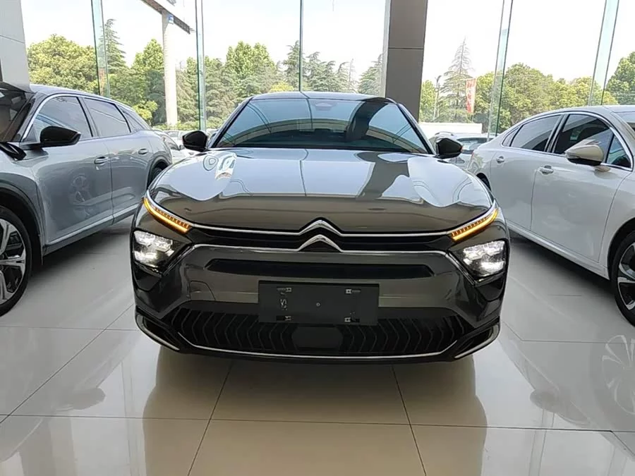 Citroën Versailles C5 X