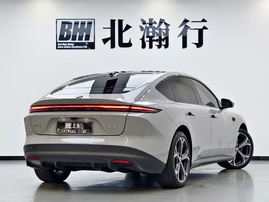NIO ET5