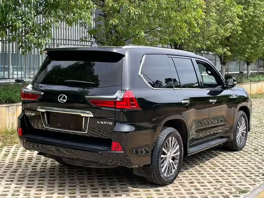 Lexus LX