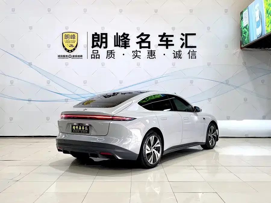 NIO ET5