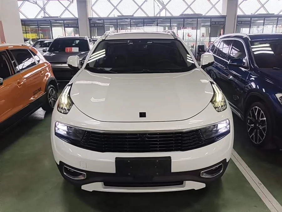 Lynk & Co 01
