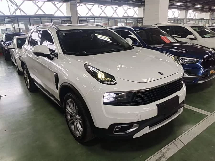 Lynk & Co 01