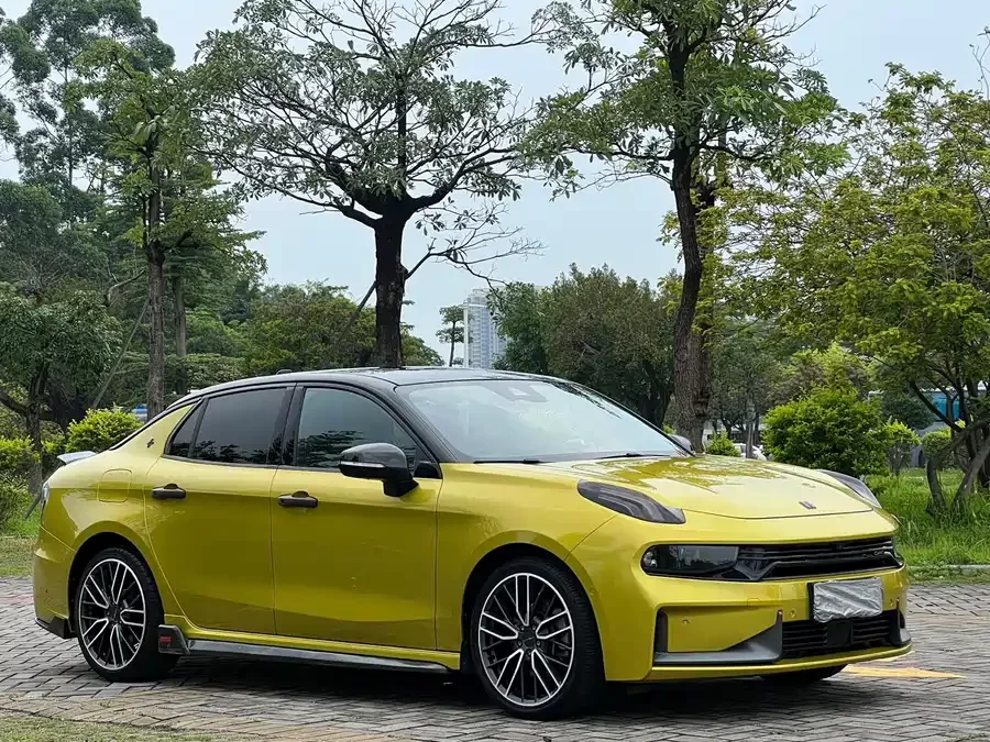 Lynk & Co 03