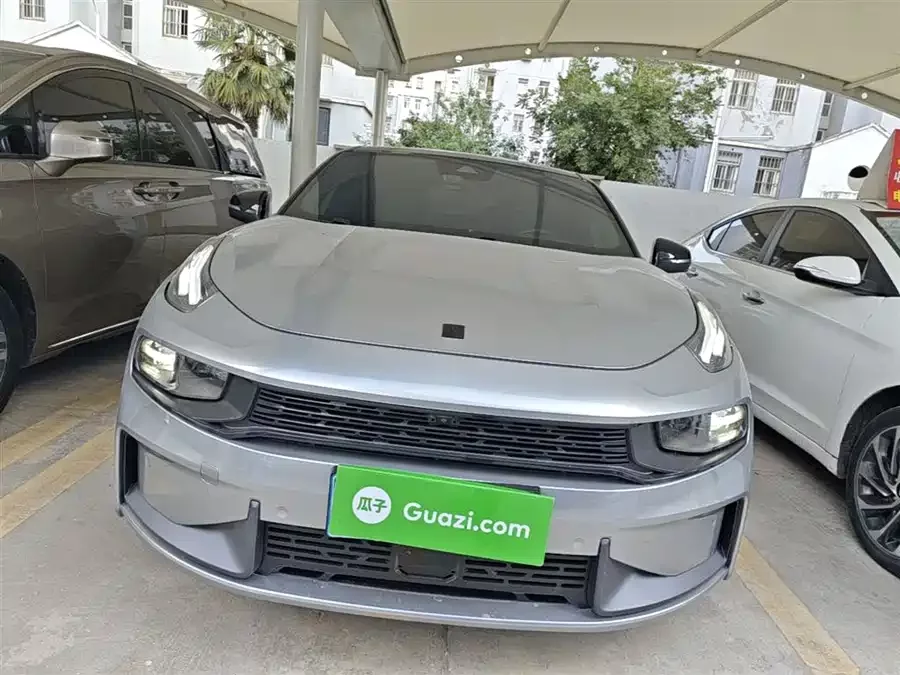 Lynk & Co 03