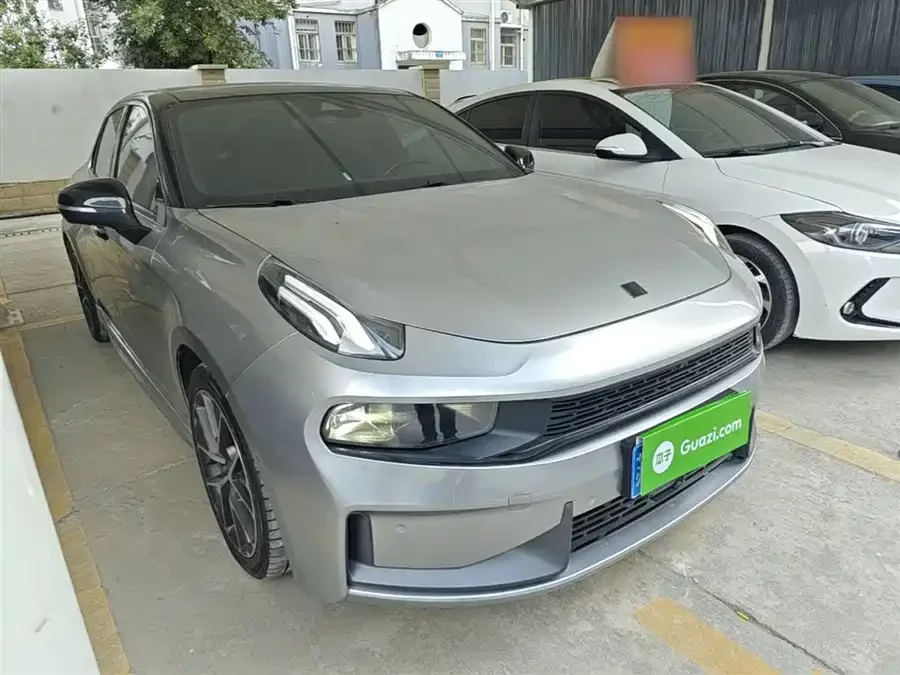 Lynk & Co 03