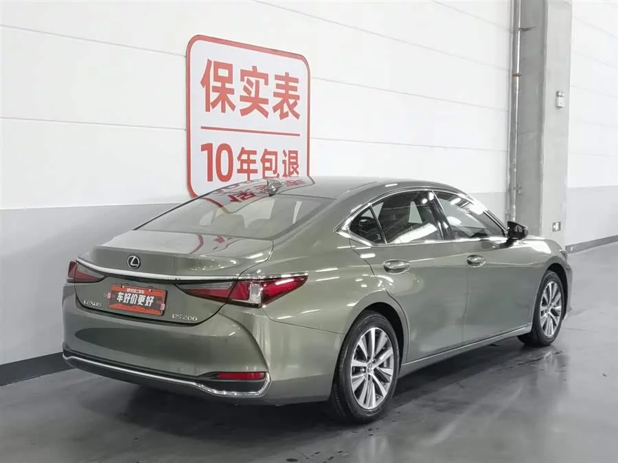 Lexus ES