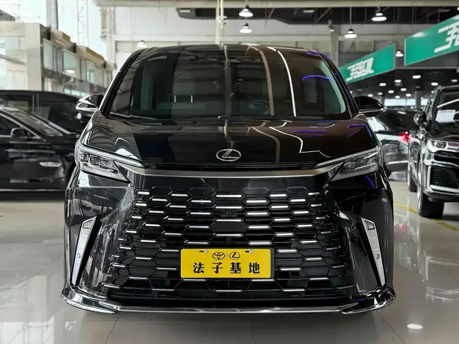 Lexus LM