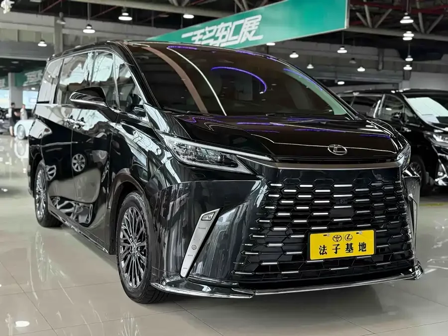 Lexus LM
