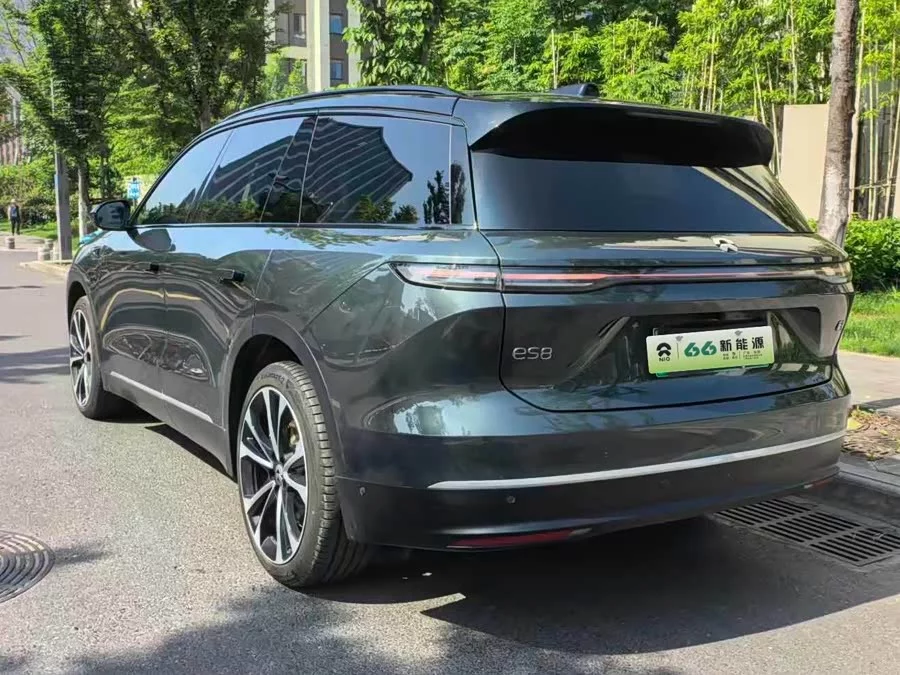 NIO ES8