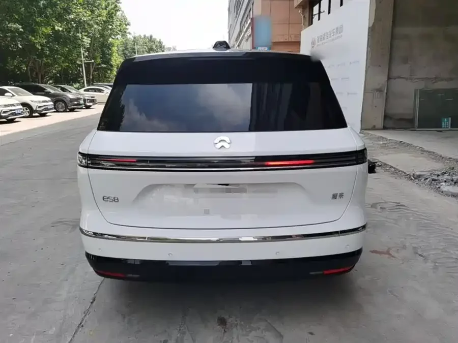 NIO ES8
