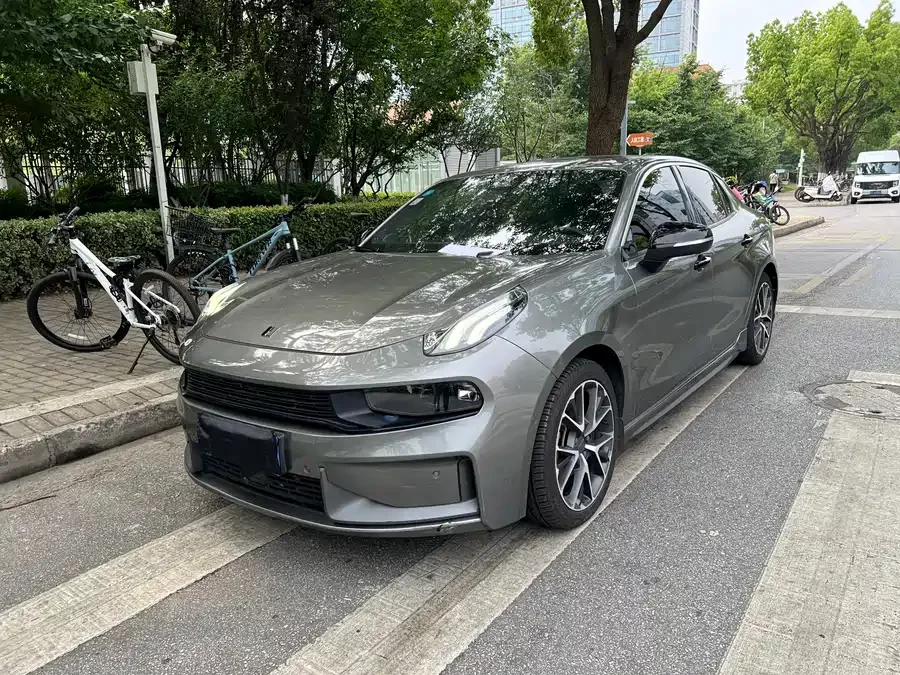 Lynk & Co 03