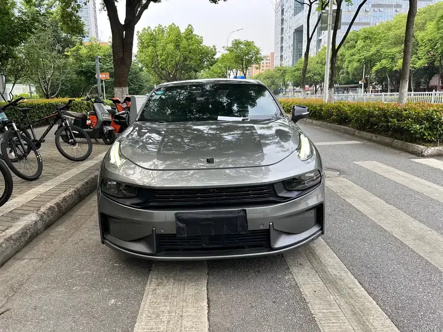 Lynk & Co 03