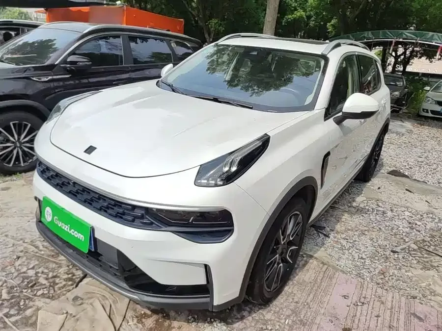 Lynk & Co 01