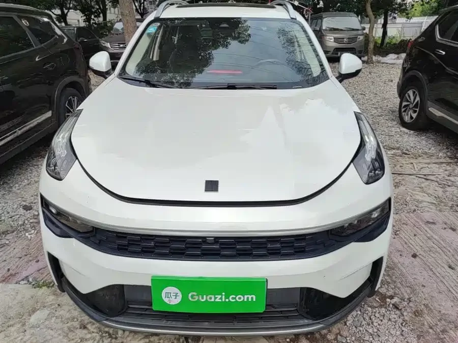 Lynk & Co 01