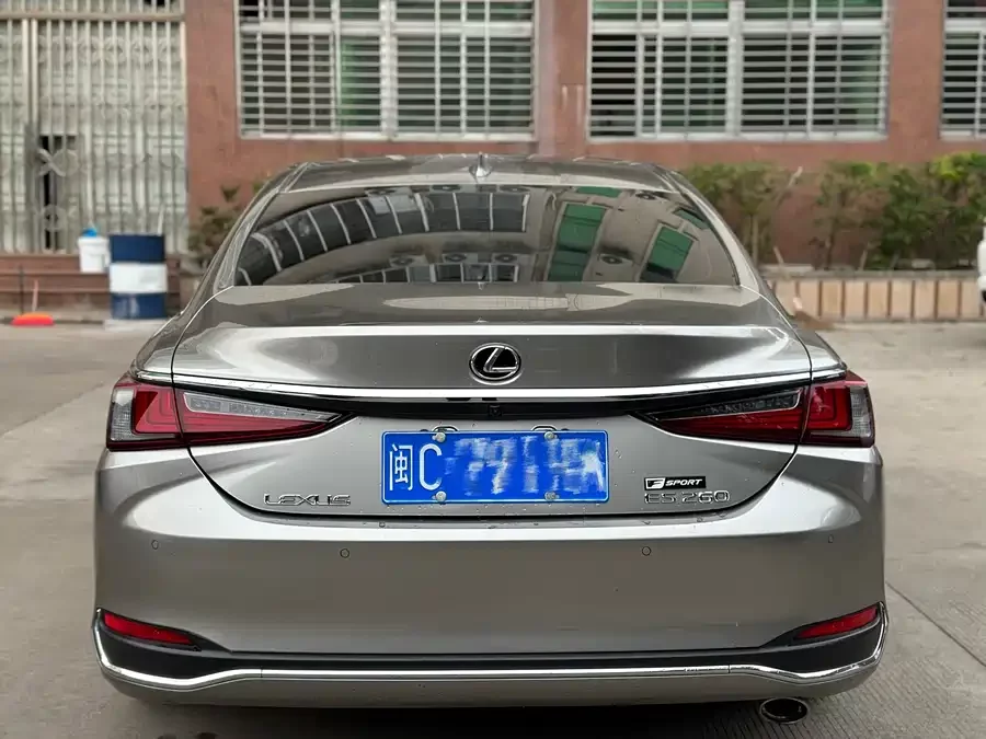 Lexus ES